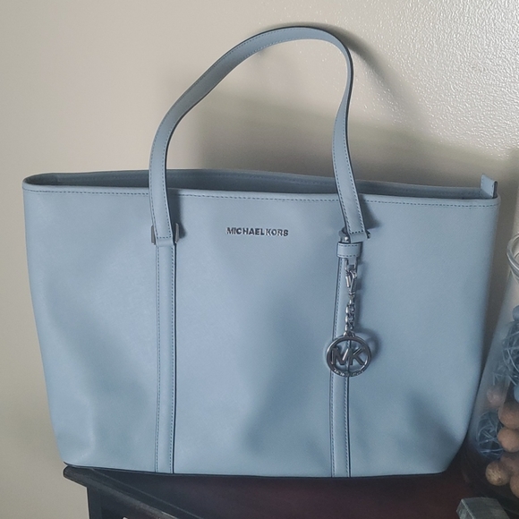 Michael Kors Handbags - Michael Kors Large Tote